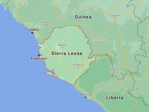 abdulrahmandahy's tweet image. لم أشعر بحديث (لا تحقرنّ من المعروف شيئا .. ولو أن تؤنس الوحشان في الأرض) إلا وأنا في رحلة دعوية منذ 6 سنوات إلى دولة سيراليون، وهي دولة في غرب أفريقيا مدقعة الفقر، متأخرة عن التطور عشرات السنين، وصلت إلى مطارها بعد رحلة استغرقت 22 ساعة أترنح من التعب، حتى خرجت من المطار ولقيت…