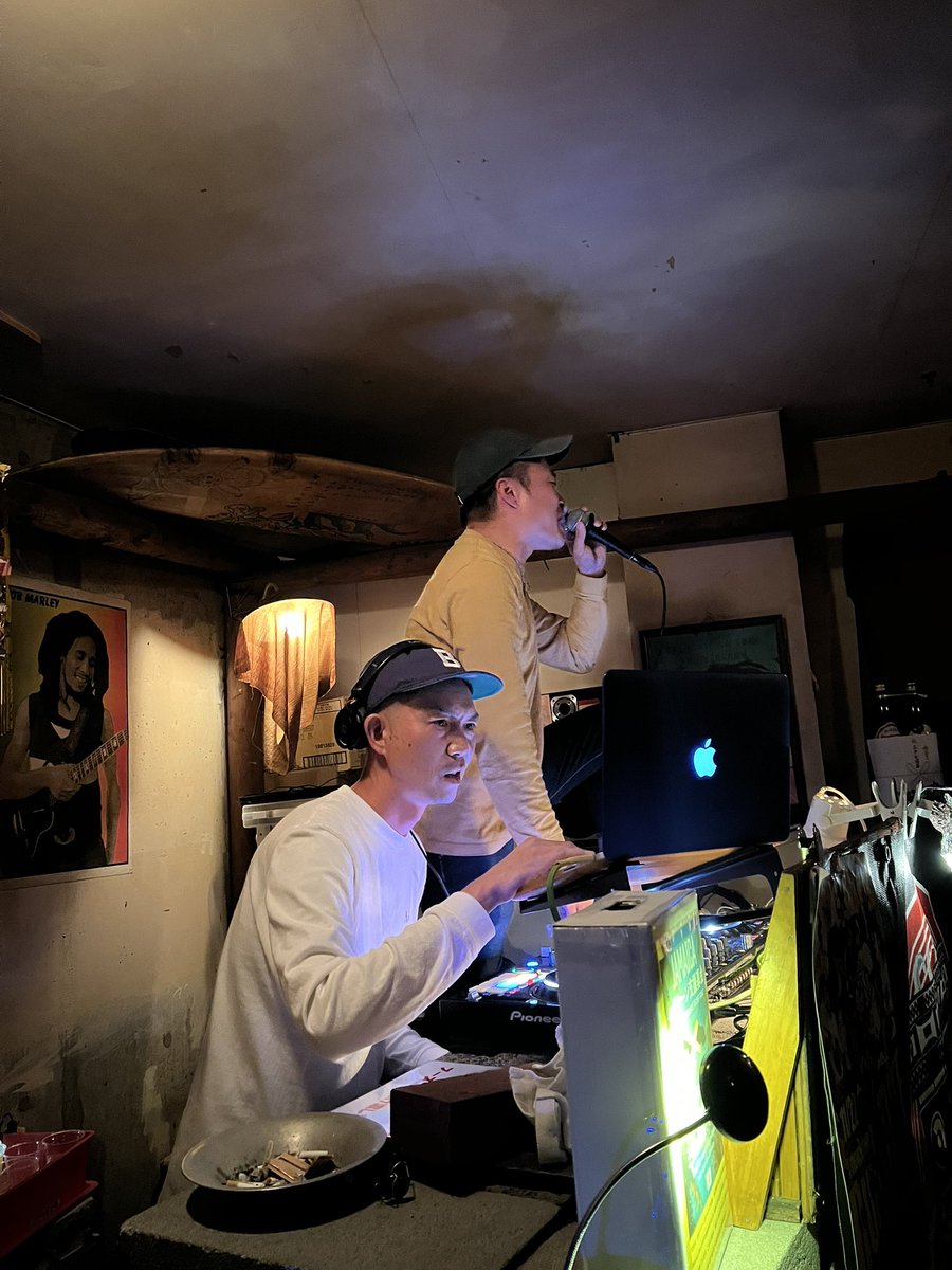 STIFFYBOTHWINGS's tweet image. 土曜のBEAT WAVE 27周年ご来場の皆様ありがとうございました！！

毎年やってる周年すげ〜！と！

今年はゲストに！

RUN BIRD &amp;amp; T-MAN が登場！！

この2人の曲を大合唱出来るのは鹿児島ならでは！(多分鹿児島の人が九州で1番岡沢の曲を歌えるはず！？)

改めておめでとう御座います㊗️

#beatwave