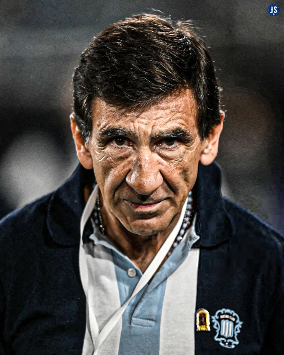 juegosimple__'s tweet photo. “Cuando Juanfer hace el gol, pensé en que River nos tira la camiseta y nos gana. Como siempre. Je”.

Firma: Gustavo Costas, en conferencia. https://t.co/ykXdC8mmc8