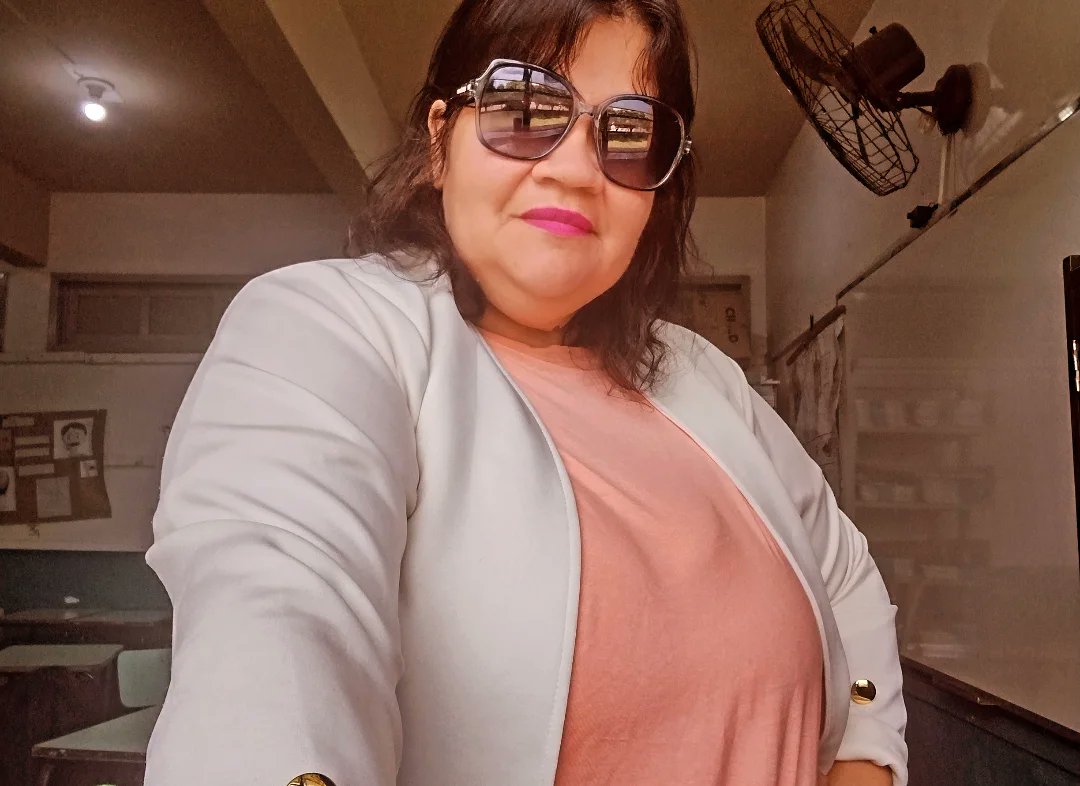 Hoje, sozinha na sala durante o intervalo e uma reflexão:  Que triste uma sala de aula sem estudantes!!