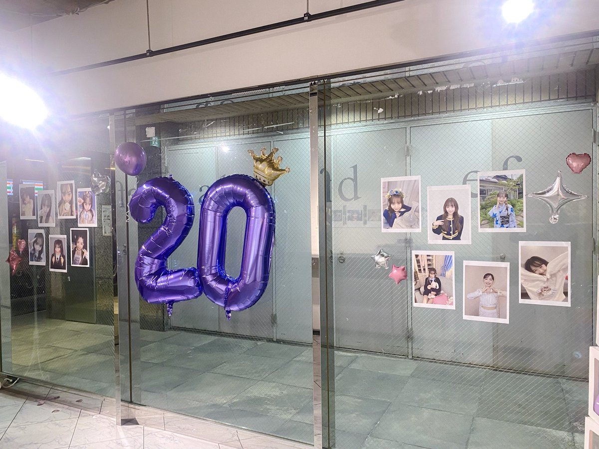 ME_I #清水恵子 ちゃん😈🖤］ -📍カフェ横展示スペースにて装飾中