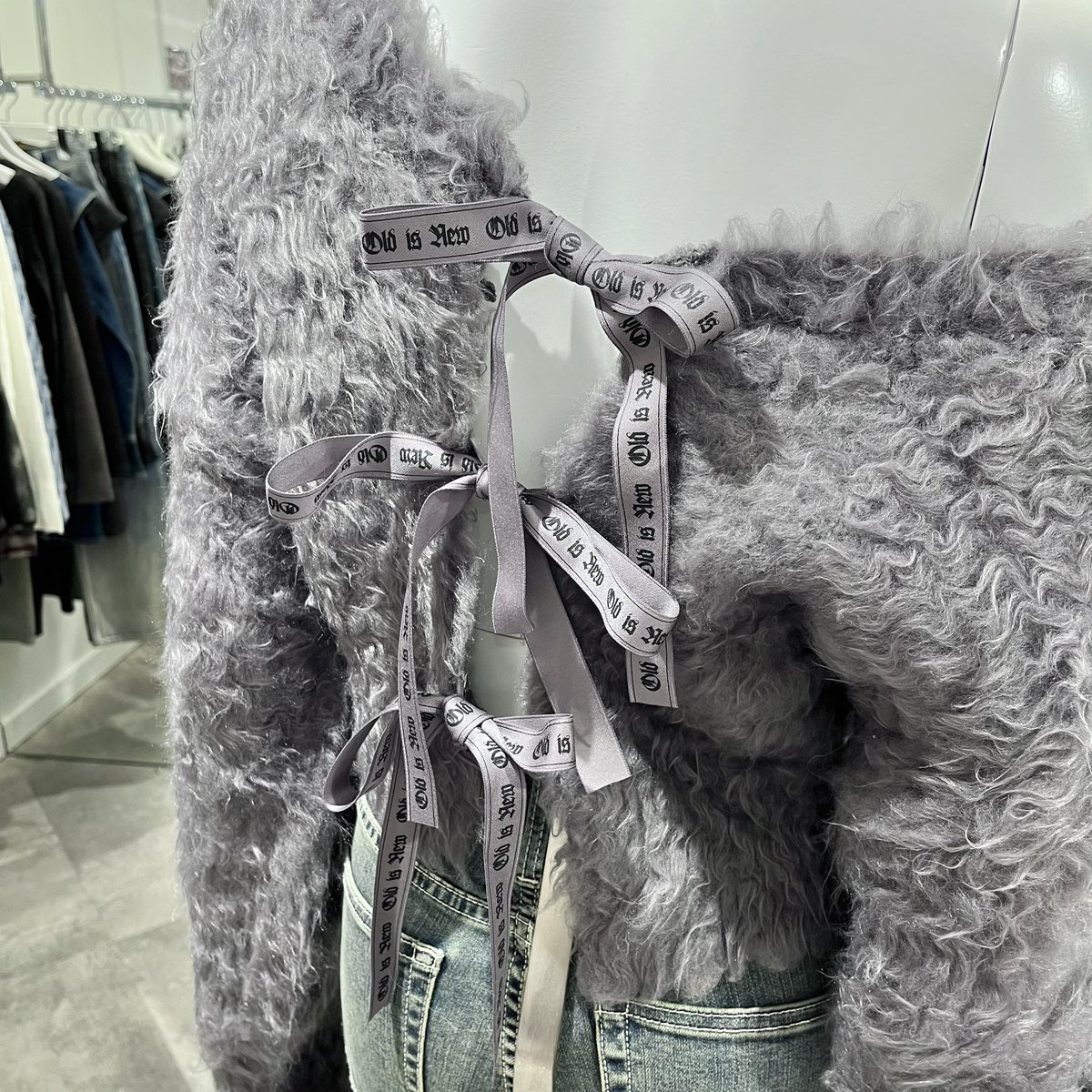 SHIBUYA109NET's tweet image. 2WAYで着れるリボンカーディガン🎀🩶

イルミネーションに着ていきたい💭⋆˙⟡

✔︎︎︎︎ 5F EVRIS 

@OfficialEVRIS