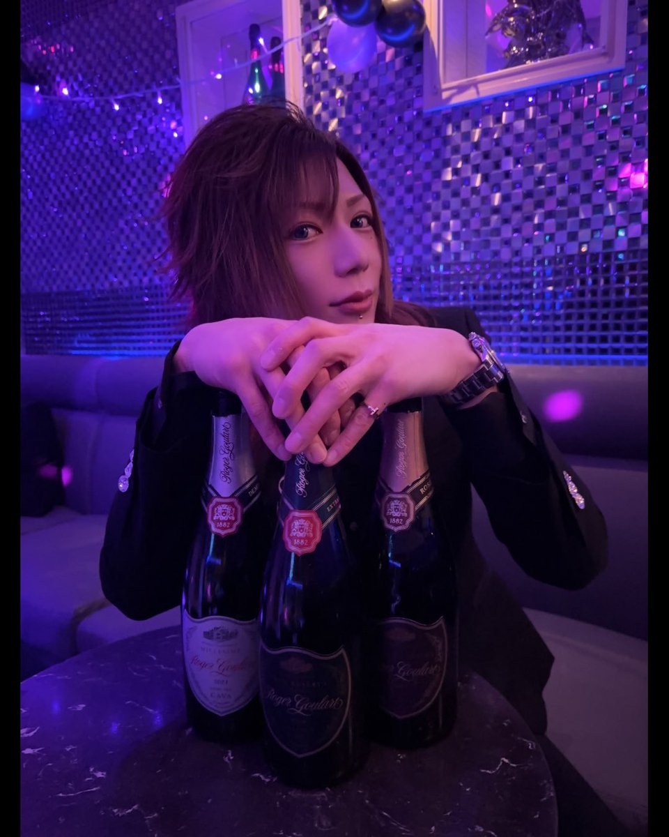 JoeSadide's tweet image. 舞い上がれ明日へ、鼓動より速く
どうか終わる事泣き旅を　
意味を成さない 涙は無いから

 #絶滅危惧種 #限界ホスト #最後の指名