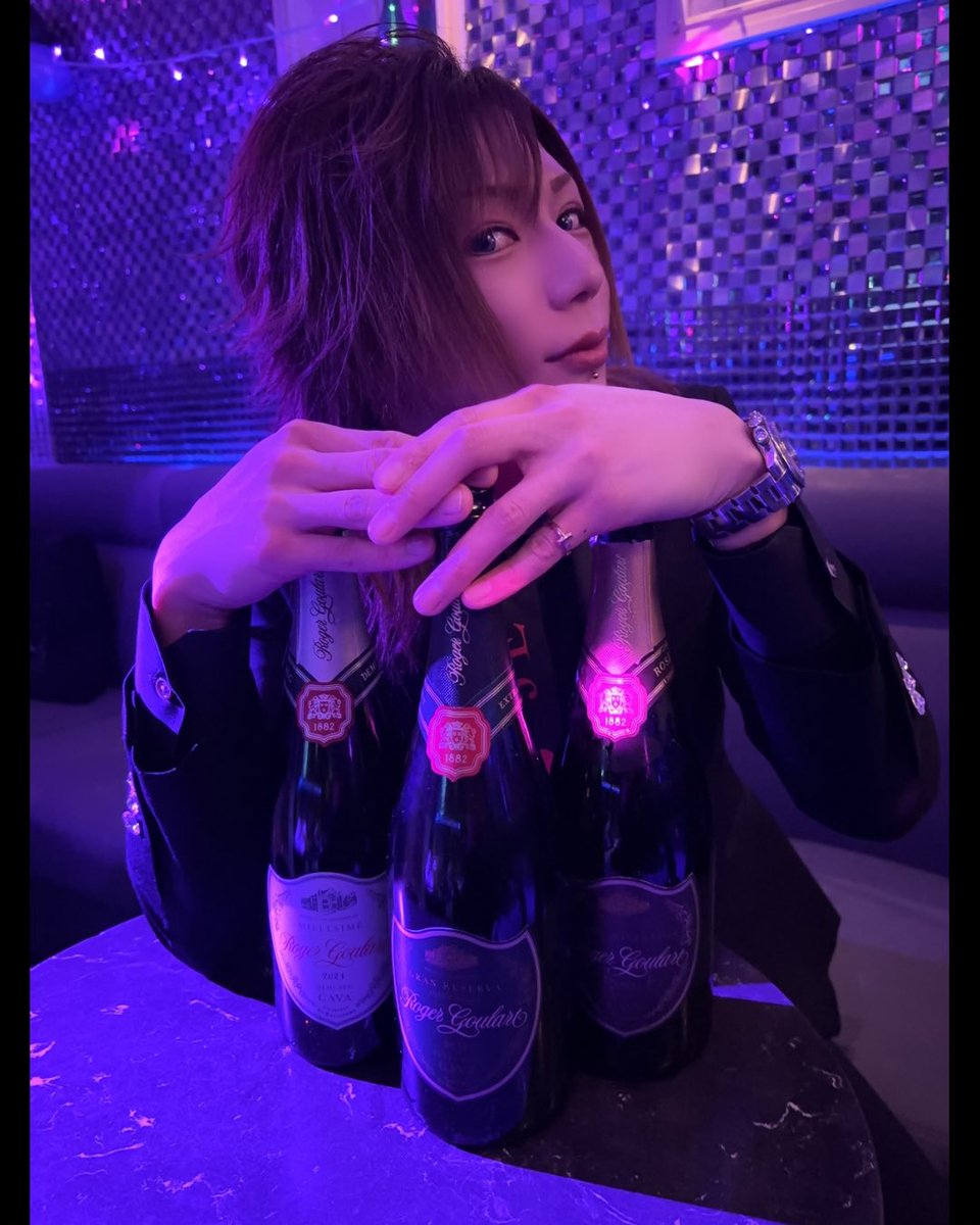 JoeSadide's tweet image. 舞い上がれ明日へ、鼓動より速く
どうか終わる事泣き旅を　
意味を成さない 涙は無いから

 #絶滅危惧種 #限界ホスト #最後の指名