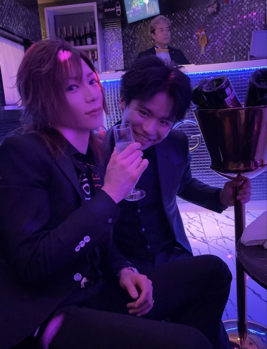 JoeSadide's tweet image. 舞い上がれ明日へ、鼓動より速く
どうか終わる事泣き旅を　
意味を成さない 涙は無いから

 #絶滅危惧種 #限界ホスト #最後の指名