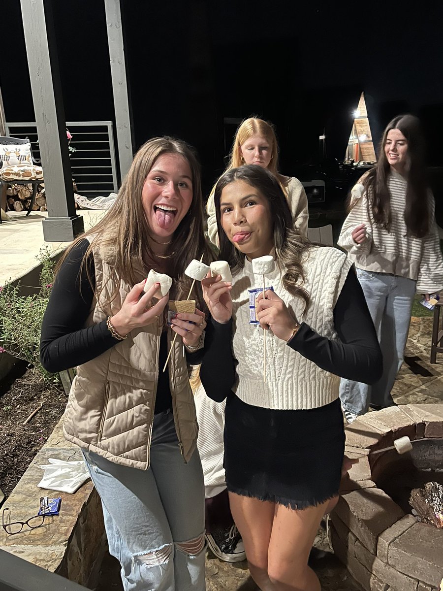 Big Thank you to <a href="/ilawolvesbtp/">ila</a> who opened up her cabin to our team tonight for our Friends-Giving Celebration. A lot of laughs and memories made. Unbelievable group of girls. #BTP #PlayIntoMarch #JustUs