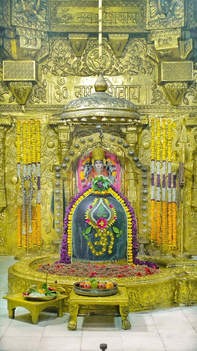 Somnath_Temple's tweet image. श्री सोमनाथ महादेव मंदिर,
प्रथम ज्योतिर्लिंग - गुजरात (सौराष्ट्र)
दिनांकः 25 नवम्बर  2025, मार्गशीर्ष शुक्ल पंचमी - मंगलवार
प्रातः श्रृंगार
11256424
#somnath #mahadev #shivji
#bhakti #somnathlivedarshan #somnathtemple