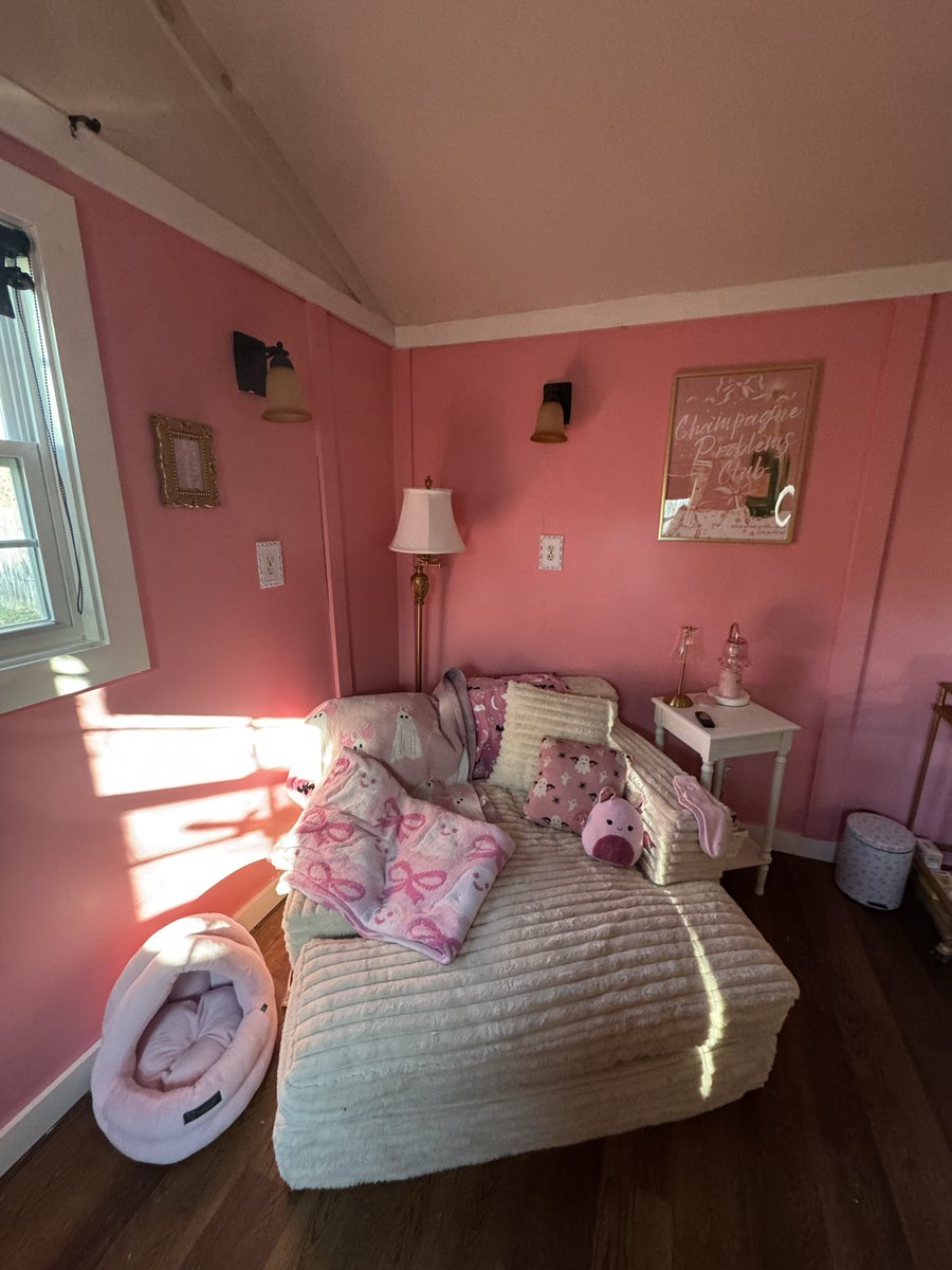 scream_it's tweet image. My library is almost done