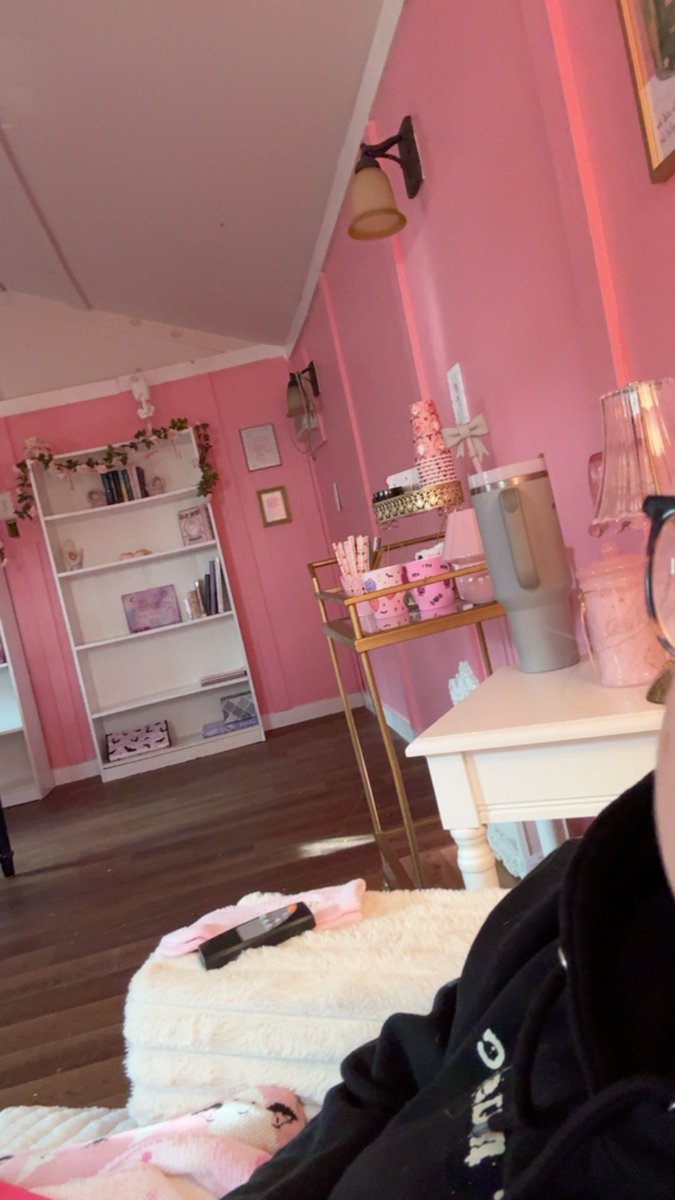 scream_it's tweet image. My library is almost done