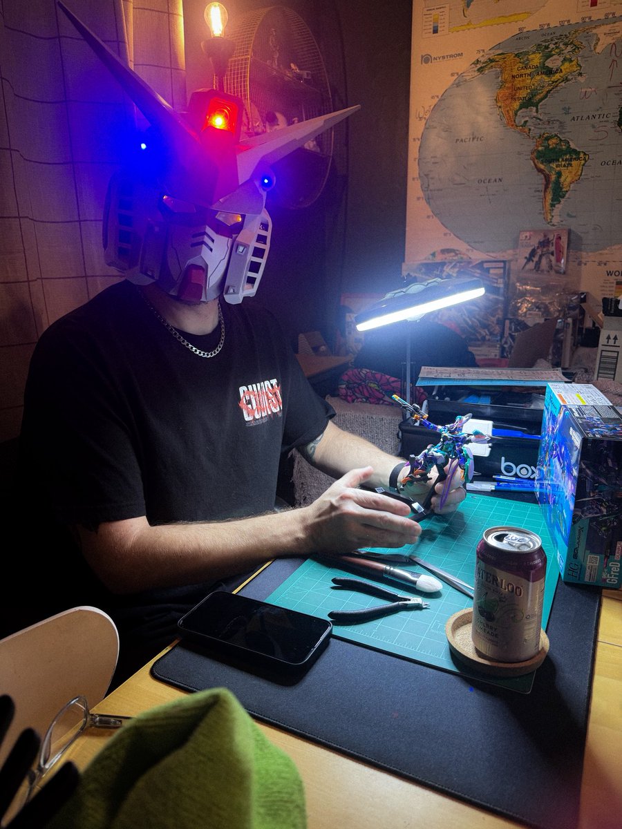 RevRobbyRay's tweet image. A very normal and cool thing to do.

#gundam
#gunpla