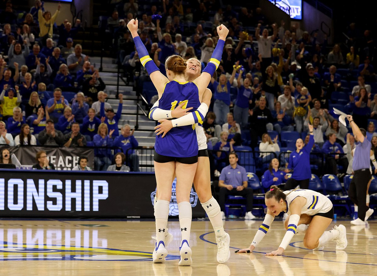 TheSummitLeague's tweet image. Championship Tuesday is set 😤

Photo gallery, recap, stats, and more 👇
🗞️ » tinyurl.com/4pjb4ccs
📸 » @Inertia_Photo
 
#ReachTheSummit x #SummitVB