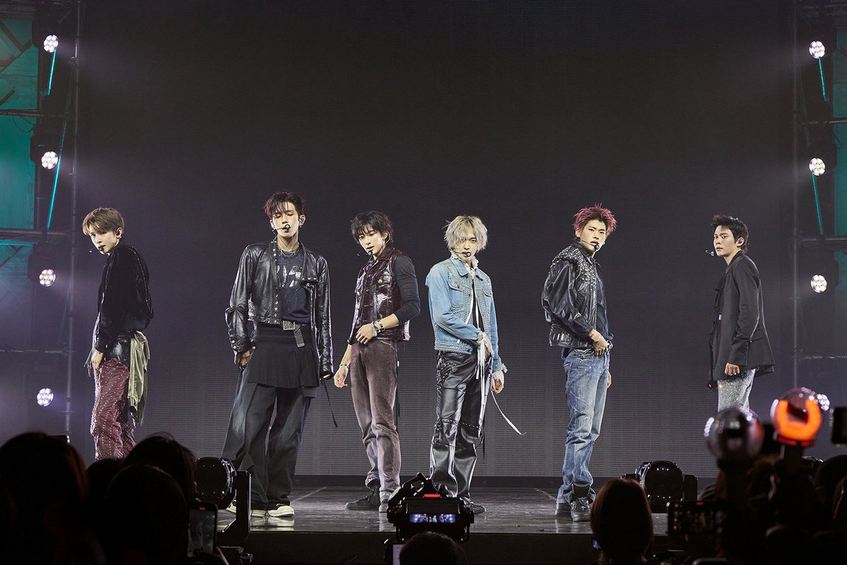 RIIZE_official's tweet image. 라이즈 컴백 쇼케이스 성황! 신곡 ‘Fame’ + ‘Sticky Like’ 무대 최초 공개
‘11월 생일자’ 쇼타로·소희 축하 파티 “브리즈와 영원히 함께” 소원 눈길

m.entertain.naver.com/home/article/4…

#RIIZE #라이즈
#RISEandREALIZE
#Fame #RIIZE_Fame