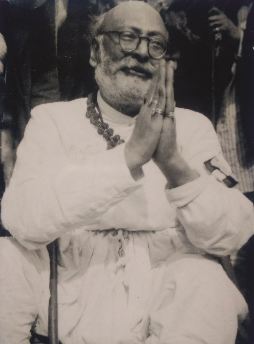 parajulilr's tweet image. धन शमशेर राणा

२००७ सालको आन्दोलनमा पोखरामा आन्दोलनकारी समक्ष नतमस्तक हुँदै। 

सबै समयका सबैखाले शासकलाई लागु हुने जिनिस--

तुम से पहले वो जो इक शख़्स यहाँ तख़्त-नशीं था
उस को भी अपने ख़ुदा होने पे इतना ही यक़ीं था