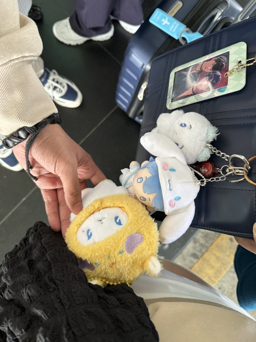 noahsanjiluv's tweet image. HELP RT 😭😭😭

Is there any kind pllis who can help me find my lost yejumoroll at Tokyo Station (shinkansen - ward area), idk where exactly that we lost him but its definitely there.. i wanna cry.. i am crying 😭😭😭😭😭💔