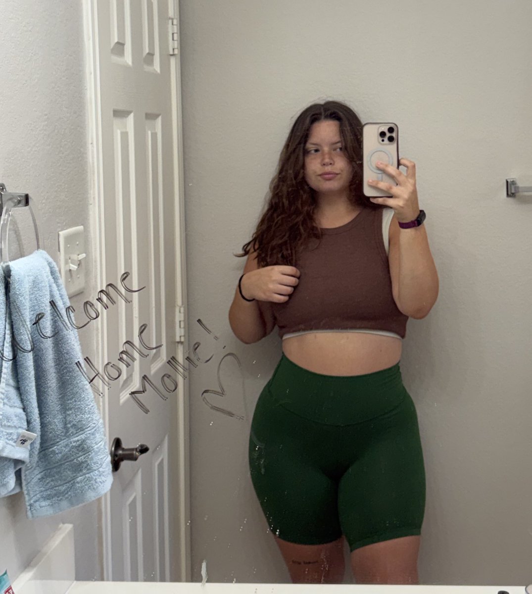 keji___01's tweet photo. Curves, curls, and confidence! 😘🫦 https://t.co/h7CdVgZXtv