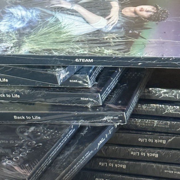 likeumum's tweet photo. 앤팀 Back to life 미개봉 앨범 양도 
unopened album sell on hand 현물

Breath+Gaze ver 1set - 1.0 (5)

Roar ver
의주 유마 0.4
죠 하루아 0.3
케이 후마 마키 타키 0.2

&amp;team andteam wts wtb 의주 후마 케이 니콜라스 유마 조 하루아 타키 마키 포카 미공포 분철 https://t.co/UhZz15XtzJ