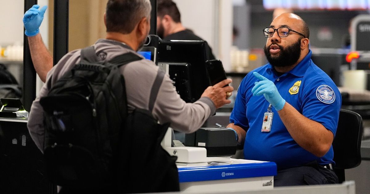 PugetSoundEF's tweet image. The FAA expects this will be the busiest Thanksgiving week in a decade and a half. Adding to the uncertainty is the fact that there&apos;s still no timeline to fix the leak shutting down the pipeline that delivers fuel to Sea-Tac Airport. buff.ly/4Wq05T1