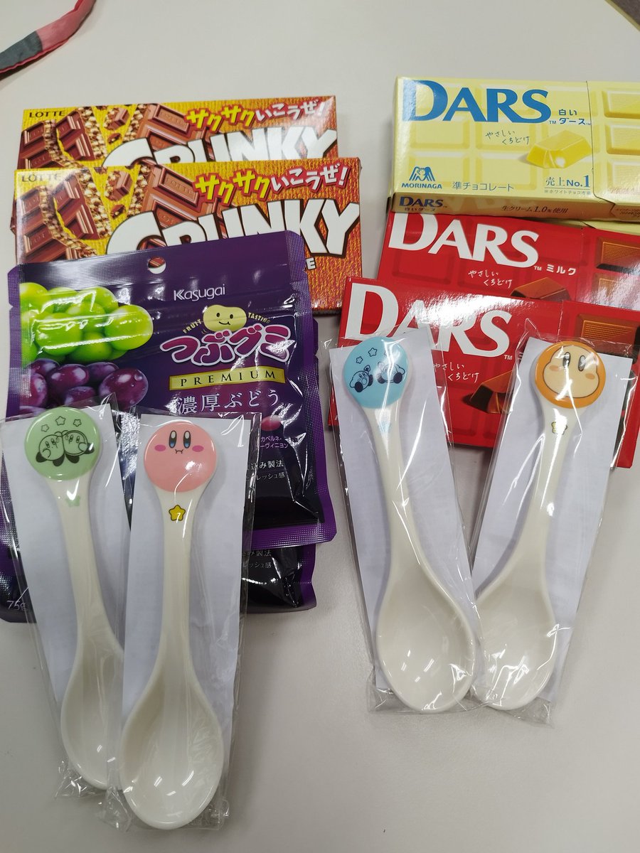 hawk_falcon_mk's tweet photo. 子供がカービィが好きで、「おにぎり持ってる柄（緑）のがほしい」というので、買いに行ったけど、あまりの可愛さにコンプしてしまった。 https://t.co/lzWbM7ZK6t