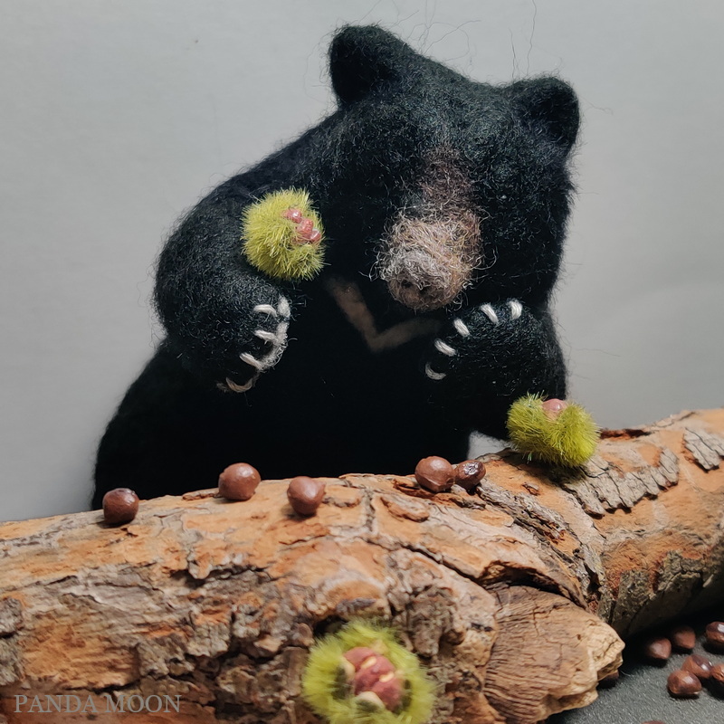 ツキノ輪クマ魔除けアンテーク メイキング】#羊毛ツキノワグマ№159 みんなが平和で穏やかであります