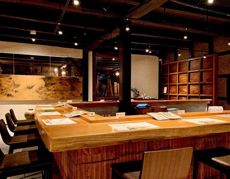 11/29  杉玉フェスタ

『かくれ蔵 藤居』限定コース

ご予約の方々が体調を崩され
キャンセルにより
11:00〜の部が8席
13:00〜の部が7席
空いております💦

ぜひとも11/27までに
ご予約いただけるとありがたいです🙇‍♀️
0749-42-2080

お一人様　税込1万円（ワンドリンク付）

よろしくお願いいたします🙇‍♀️