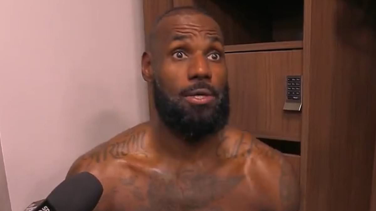 Alert - Fans left stunned as LeBron James' gets interviewed while naked in the locker room alertcontent.com/?p=155313