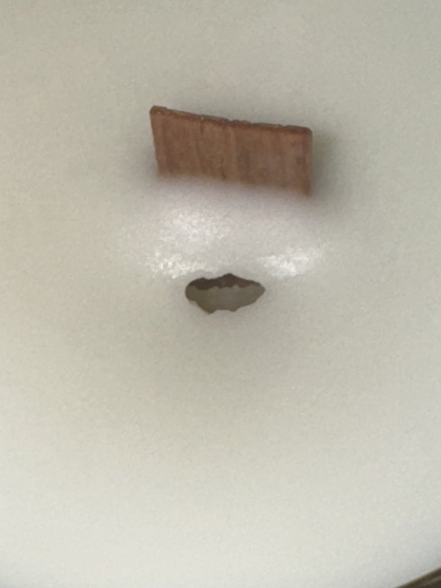 LittleLilacLexi's tweet photo. Did anyone else’s candle have a hole in it? It’s almost hollow that entire layer https://t.co/mD6OXa07Yo