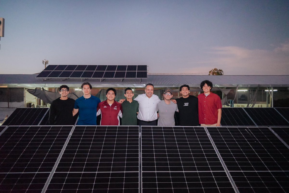 tonoastiazaran's tweet photo. Un gusto visitar junto a mi esposa @pattyruibal la Asociación de Cananenses Procasa del Estudiante, A.C. y entregarles su placa de reconocimiento como asociación PESO SOLAR 🌞🤝

Desde 2021 hospedan a 22 estudiantes, y con este programa ahora cuentan con más ahorros en su recibo de luz para enfocarse en su formación y apoyarlos a convertirse en los profesionistas que desean ser. 📘 ¡Gracias por su labor!
