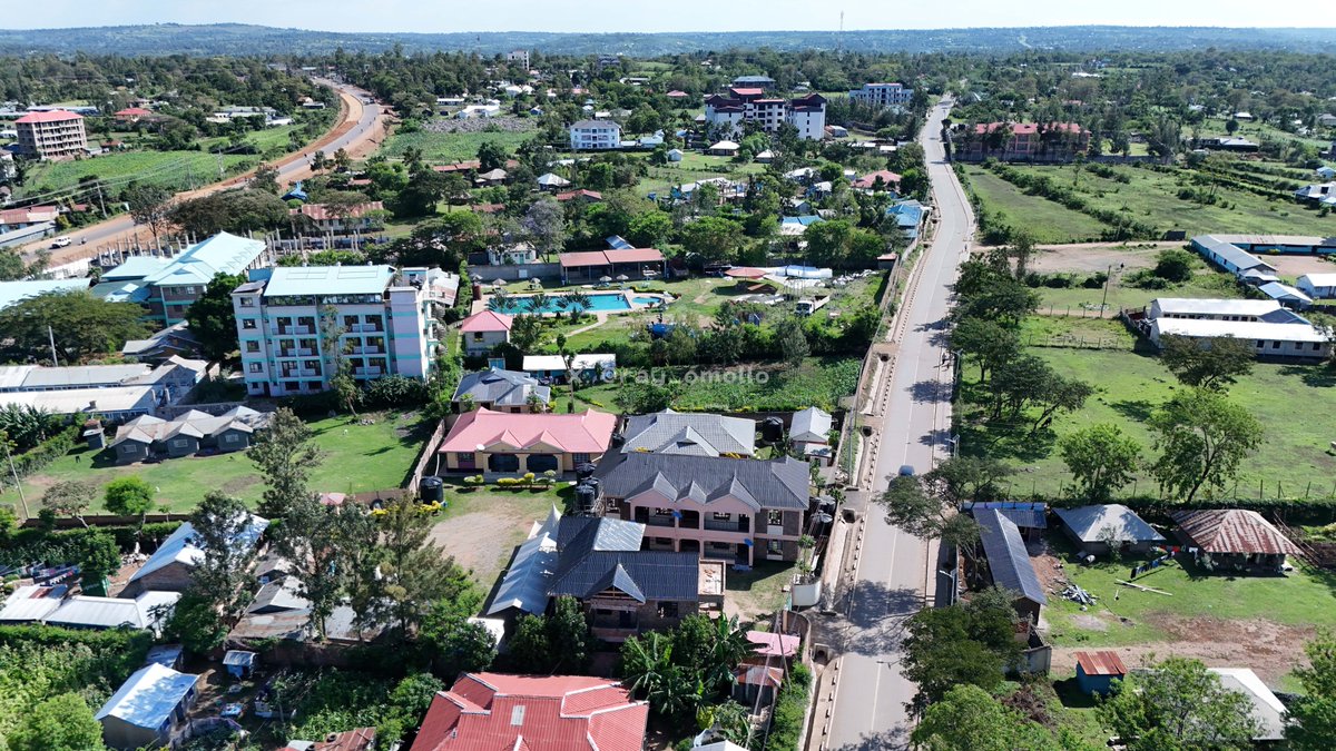 ray_omollo's tweet photo. The National Government, through the goodwill and vision of H.E. President @WilliamsRuto, has made significant investments in road infrastructure within Homa Bay Town, transforming its urban landscape. 

Currently, the Kenya National Highways Authority (@KeNHAKenya) is undertaking the capacity enhancement of the Got Rabuor–Homa Bay Pier–Corner Kodoyo (B2) Road. The project involves widening the carriageway, improving the murram layer and installing pedestrian walkways to improve accessibility and safety. 

Complementing this effort is the ongoing upgrading of the Homa Bay Town Roads to bitumen standards.

Nearly all the in-roads within the town are being upgraded, a move that will ease mobility, open up business spaces and enhance the overall urban experience for residents and visitors alike.

This renewed infrastructural focus is steadily turning Homa Bay into a modern, well-connected lakeside hub. #DeliveringThePlan
