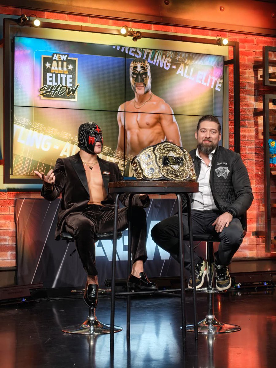 Soberano Jr. en el programa All Elite Show 📺

No te pierdas a las 9:20 PM a través de Fox Sports 2, la presencia del Lujo de la Lucha Libre previo a disputar la final del Torneo La Leyenda Azul. 

#LeyendaAzulCMLL #CMLL