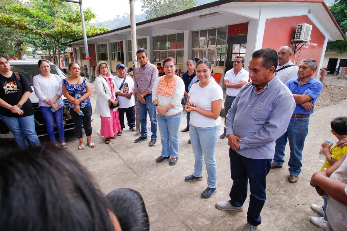 NoemiJuarezSEB's tweet image. Este fin de semana, junto a Nancy León Vite, subsecretaria de #EducaciónBásica de @SEPHidalgo y personal de estructura de la zona, recorrimos el preescolar indígena &quot;Miguel Hidalgo&quot;, el preescolar &quot;Eglantyne Jebb&quot;, la primaria &quot;Benito Juárez&quot; y la secundaria &quot;Caudillo del Sur&quot;,