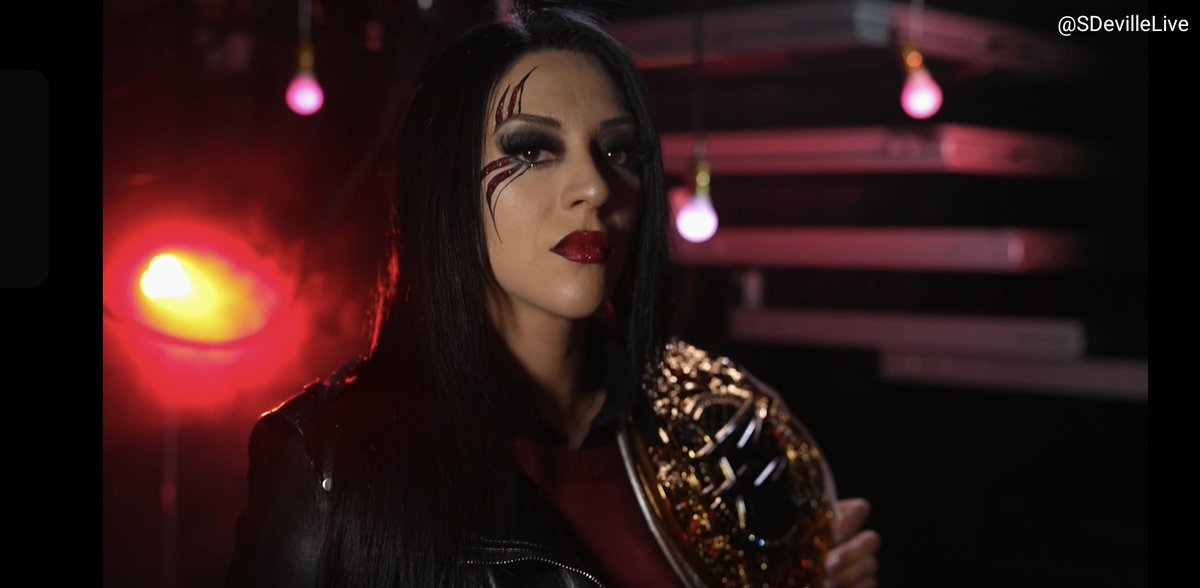 SDevilleLive's tweet image. La Primera @Steph_Vaquer #WWERaw