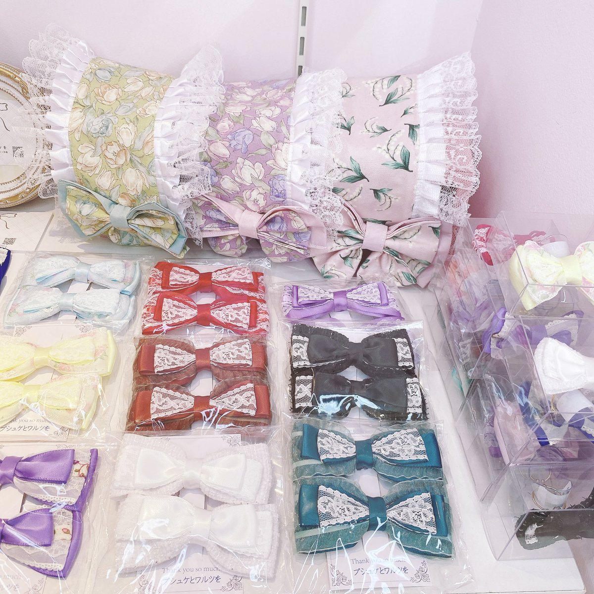 Kawaii__Stars's tweet image. Kawaii☆Stars SHOP🩷
リボン祭り🎀推し色大集合🌈

11/25
ただ今の店舗状況です♡

プシュケとワルツをさま
〈 @Waltz_with_Psyc 〉

華やかなレースに一粒いちご🍓
花柄がガーリーなヘッドドレスや
おリボンたち🎀💕
推し色も見つかる🌈リングまで💍

あなたにロマンチックな冬の…