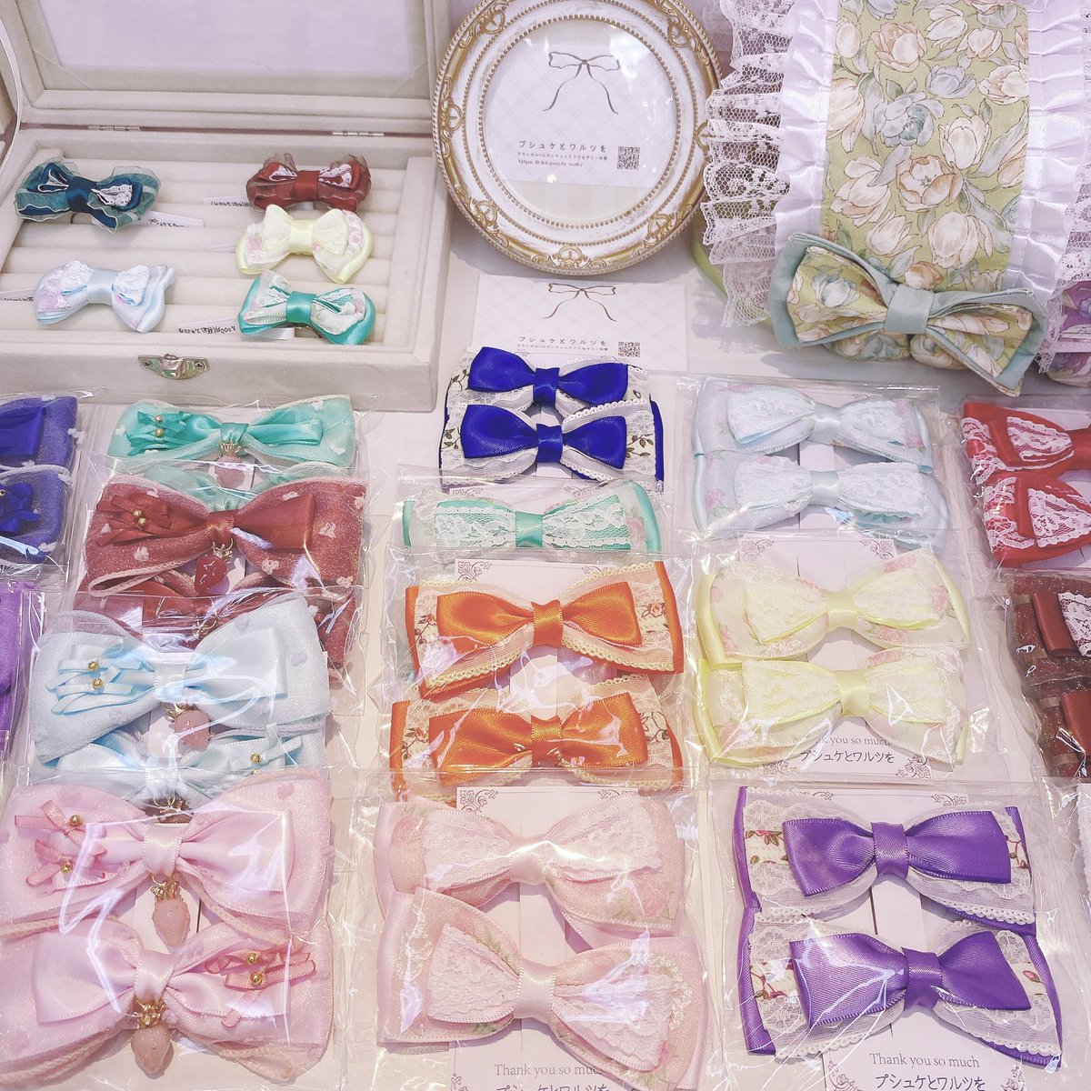 Kawaii__Stars's tweet image. Kawaii☆Stars SHOP🩷
リボン祭り🎀推し色大集合🌈

11/25
ただ今の店舗状況です♡

プシュケとワルツをさま
〈 @Waltz_with_Psyc 〉

華やかなレースに一粒いちご🍓
花柄がガーリーなヘッドドレスや
おリボンたち🎀💕
推し色も見つかる🌈リングまで💍

あなたにロマンチックな冬の…