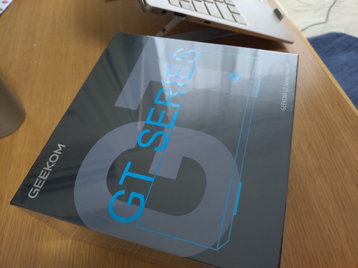 Nicole_tnz's tweet image. ミニpc届いた！GEEKOMpro
CPU
Intel Core i9-13900HK

グラフィックス
Iris Xe Graphics

メモリ
デュアルチャネルDDR4 260PIN SODIMM 32G (最大64G)

ストレージ
M.2 SSD 1T (最大3T)

HDMI、USB、typeC、LANケーブルも使える。これでクリスタやPhotoshopも含め重たい作業ができる！