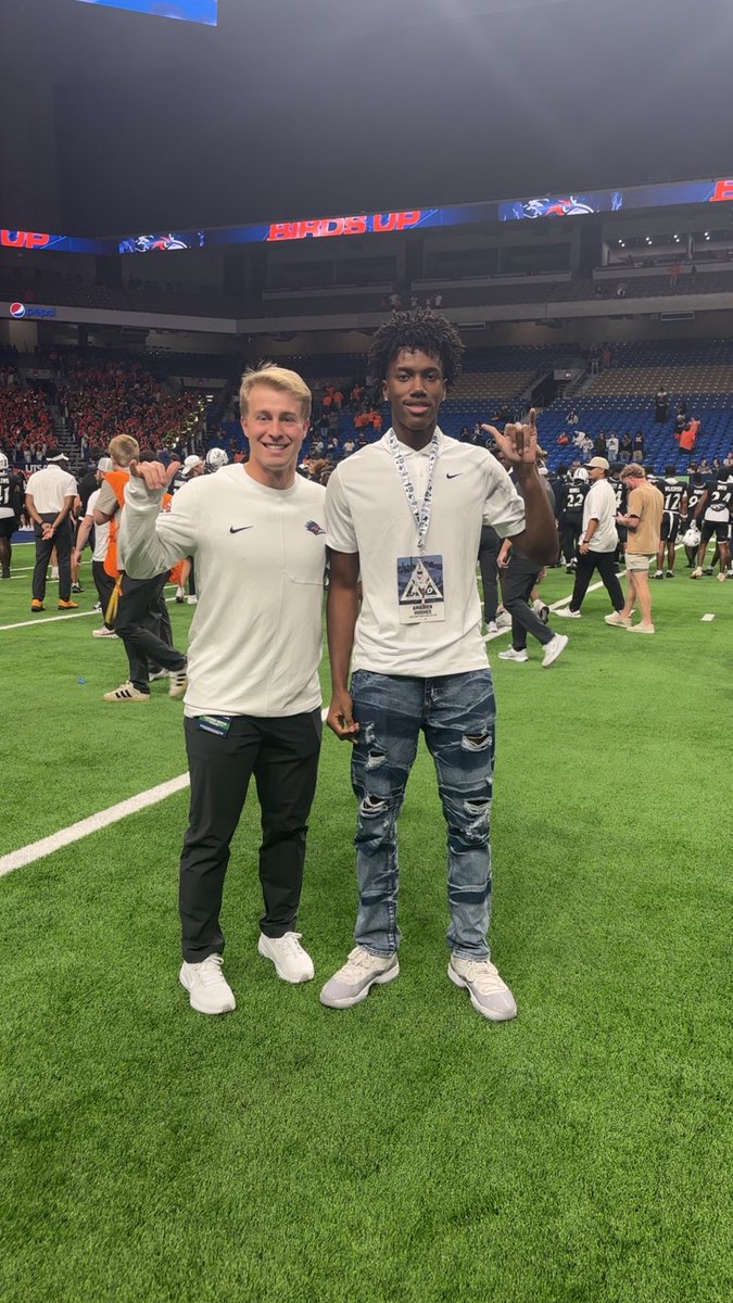 AmarienH265's tweet image. Agtg, after a great talk with @CoachTimYoder I am exited to announce I have received my very division 1 offer from the university of Texas San Antonio, go roadrunners! @coachhineman @CoachWide34 @Coach_MBeckett @CoachNwaezeCC @CoachTAnderson3 @movement_doc_ @wru_university