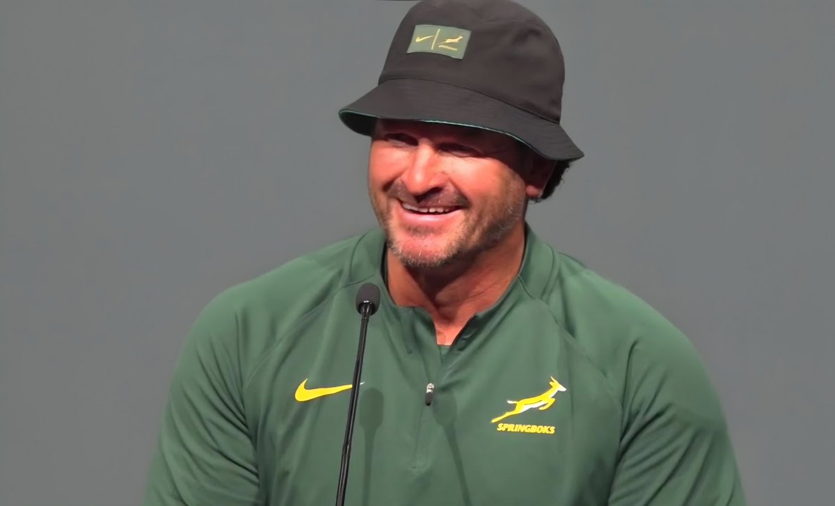 Behold, probably the only evidence of Daan Human smiling.