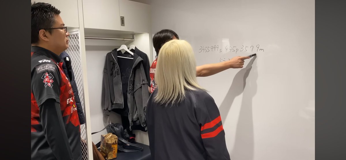 Gen_M_League_'s tweet image. 11/24 🌋オフショット🎥✨

-鉄は熱いうちに打て-

最終局の牌姿からすぐさま検討会開始
最適解を求めて白熱する議論
きっと難しいシチュエーションだったのは
想像に難くないのだが

ただ…これはとても贅沢な時間☺️

#EX風林火山
#オフショット
#勝又健志
#内川幸太郎
#二階堂亜樹
#永井孝典