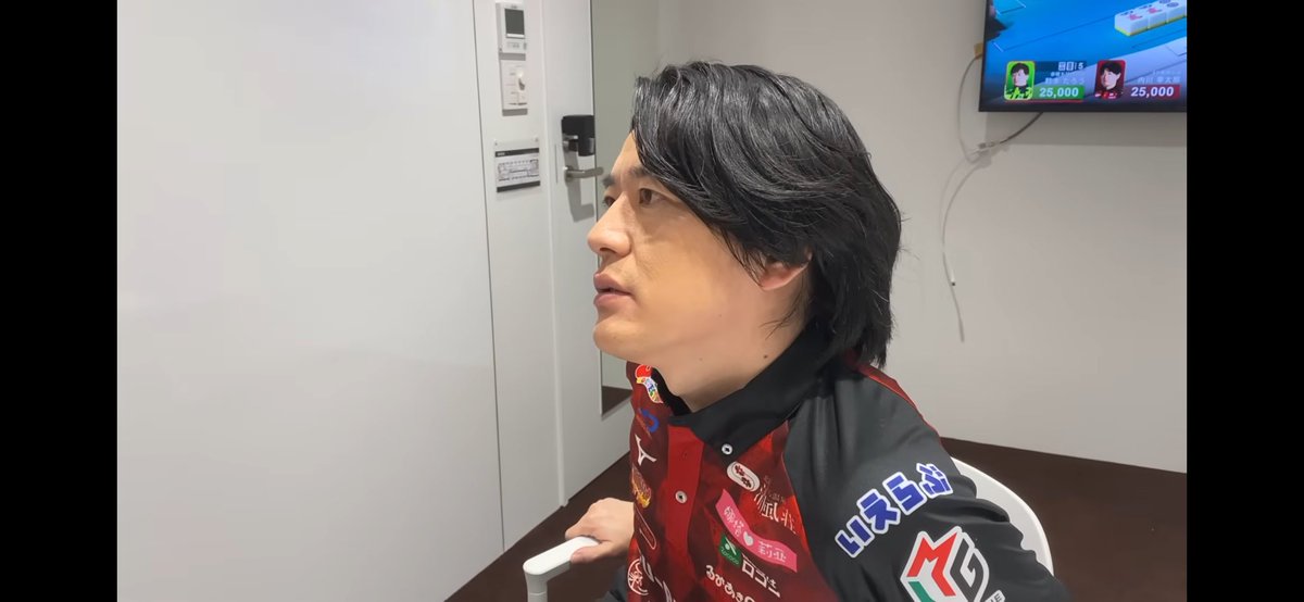 Gen_M_League_'s tweet image. 11/24 🌋オフショット🎥✨

-鉄は熱いうちに打て-

最終局の牌姿からすぐさま検討会開始
最適解を求めて白熱する議論
きっと難しいシチュエーションだったのは
想像に難くないのだが

ただ…これはとても贅沢な時間☺️

#EX風林火山
#オフショット
#勝又健志
#内川幸太郎
#二階堂亜樹
#永井孝典