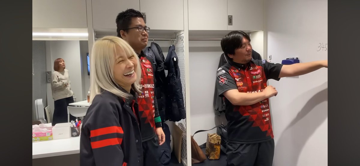 Gen_M_League_'s tweet image. 11/24 🌋オフショット🎥✨

-鉄は熱いうちに打て-

最終局の牌姿からすぐさま検討会開始
最適解を求めて白熱する議論
きっと難しいシチュエーションだったのは
想像に難くないのだが

ただ…これはとても贅沢な時間☺️

#EX風林火山
#オフショット
#勝又健志
#内川幸太郎
#二階堂亜樹
#永井孝典