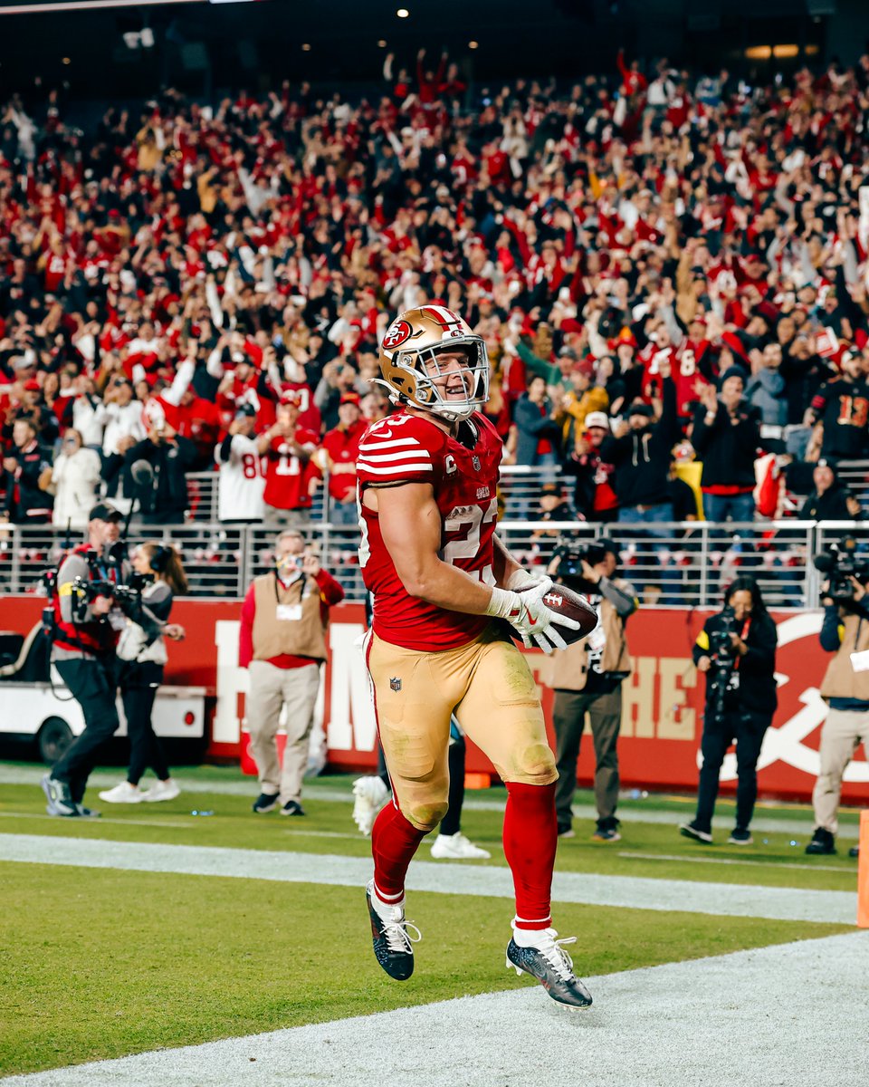 .@CMC_22 powered into the end zone‼️  