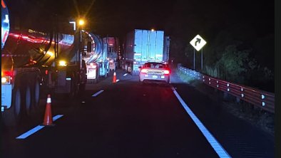 #TomePrecauciones en #Veracruz se registra cierre parcial de circulación por #AccidenteVial, cerca del km 025+200 de la carretera Coatzacoalcos - Villahermosa. Atienda indicación vial.