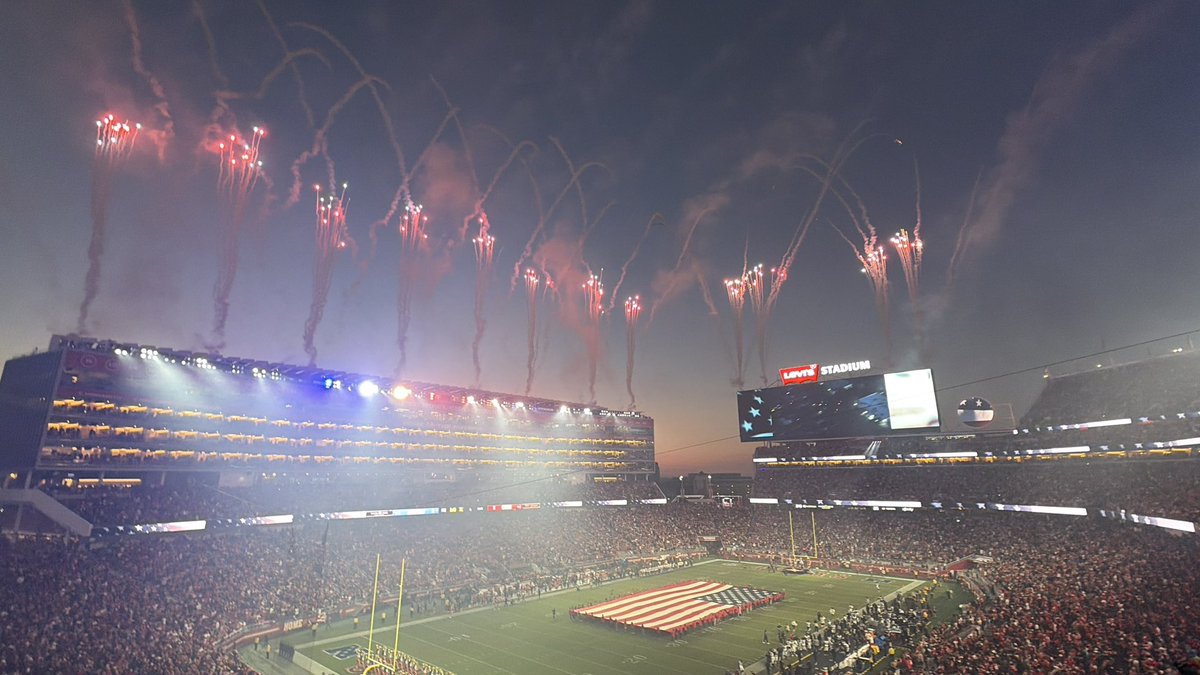 AletheDenis's tweet image. #MNF opening didn’t suck. @49ers kicking panthers in the teeth currently. #GoNiners