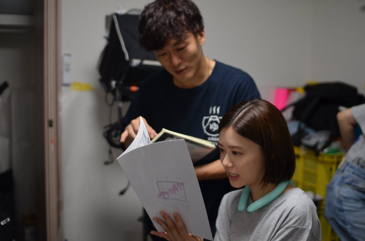 ‥‥‥‥‥‥‥‥‥‥‥‥‥‥
𝘽𝙚𝙝𝙞𝙣𝙙 𝙏𝙝𝙚 𝙎𝙘𝙚𝙣𝙚𝙨🎬
‥‥‥‥‥‥‥‥‥‥‥‥‥‥
⠀
#杉咲花 さんと #松居大悟 監督📸
大切な薄い本の読み方を打合せ中👀
⠀
<a href="/daradaradayo/">松居大悟</a> 
映画『#ミーツ・ザ・ワールド』
絶賛公開中