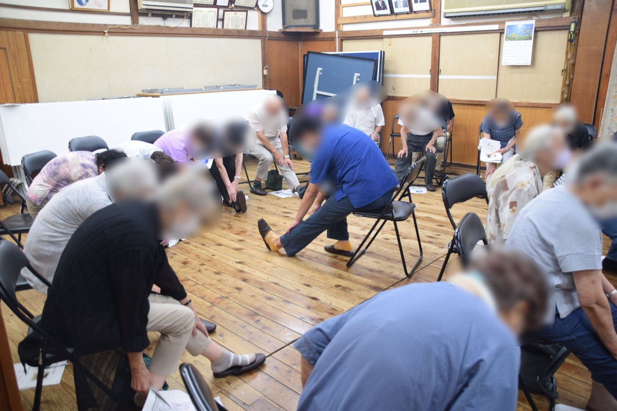 kamiya_hp's tweet image. 【神谷病院の出張講座はこんなことやってます①】

「なぜ加齢で姿勢が崩れやすくなるの？」
「足が上がらないのなぜ？」
などなど…加齢に伴う身体の変化と転倒の関係を解説。

転ばない身体作りを実践していくためのコツなどもお話してします。

＃フレイル　#健康増進　＃北区　＃転倒予防