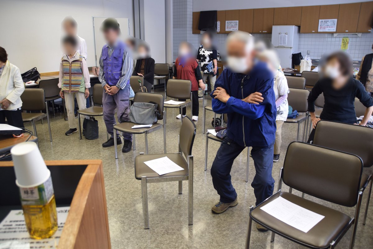 kamiya_hp's tweet image. 【神谷病院の出張講座はこんなことやってます①】

「なぜ加齢で姿勢が崩れやすくなるの？」
「足が上がらないのなぜ？」
などなど…加齢に伴う身体の変化と転倒の関係を解説。

転ばない身体作りを実践していくためのコツなどもお話してします。

＃フレイル　#健康増進　＃北区　＃転倒予防