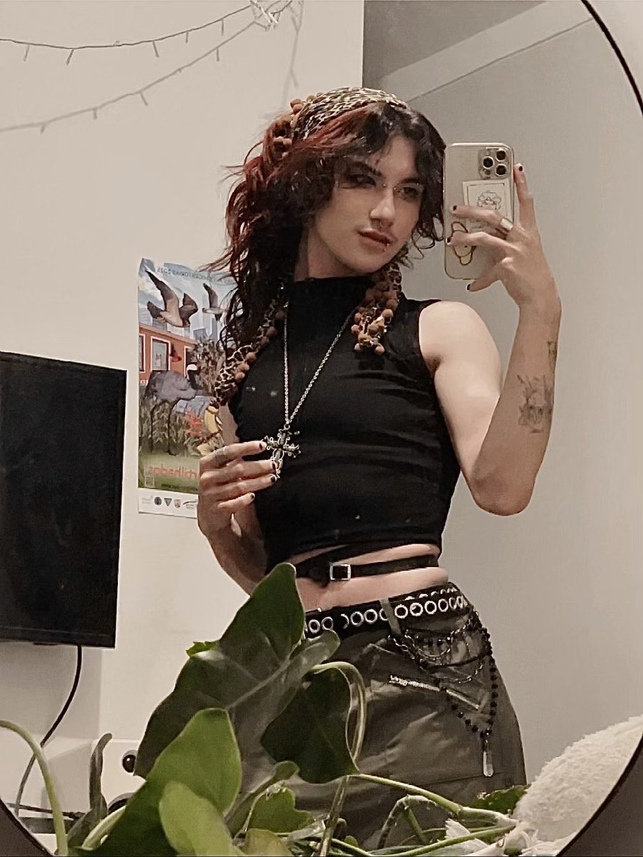 HELLZBTCH's tweet image. euuu &amp;amp; como eu me rabisco 

(inclusive @illicitinure minha continha de artes 💌‼️