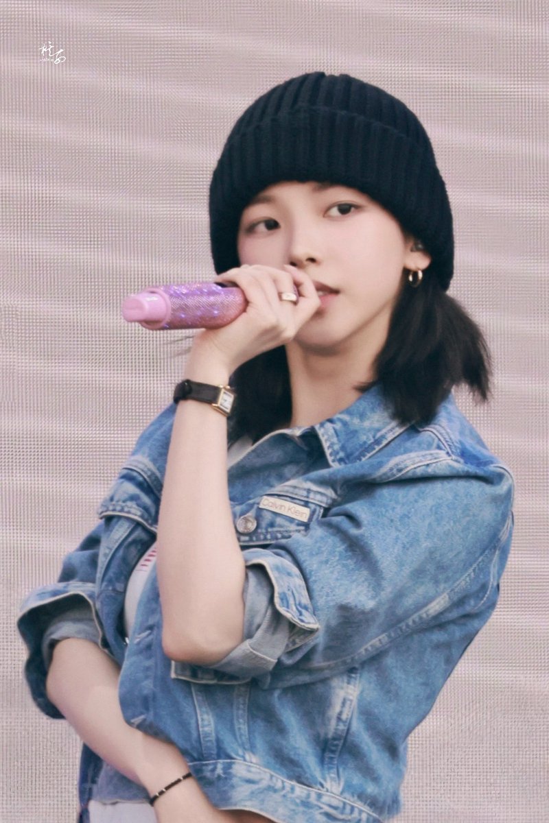 เสื้อยีนส์เท่านั้น หล่อจนกรี๊ด