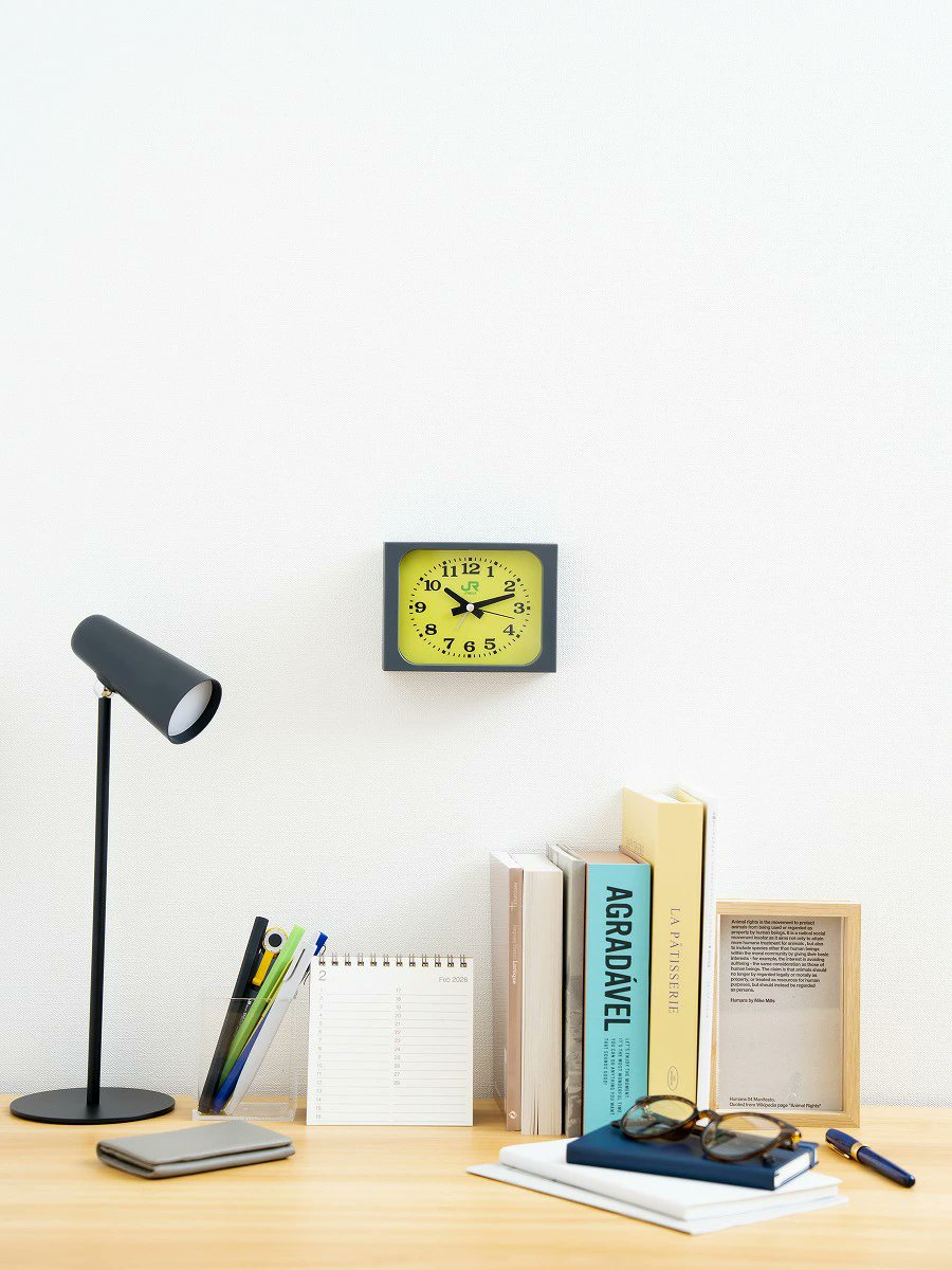 furoku_net's tweet image. 朝が弱い全人類へ告ぐ。 
最強の目覚まし、現る。

あの改札やホームで見る“例の時計”が、まさかの付録で登場🚉 

しかも、創業75年「永楽電気」製・本物の発車ベル音を搭載で、 【高音・低音】切り替えスイッチ付き🔈

朝、枕元でこれが鳴り響く恐怖………