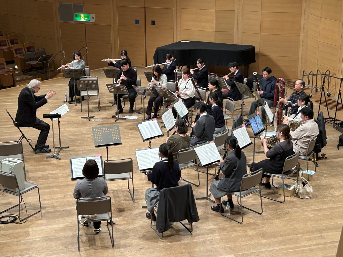 ConcertHall_ATM's tweet image. 1/12の「MCOセミナー・ウインズ2026」に向けた事前レッスンが始まりました🎼
11/23は、今回出演する3団体と猶井正幸さん（ホルン）、鹿野智子さん（ファゴット）が集まっての合同合奏練習。笑いも出る楽しい雰囲気のなか、20人の管楽合奏のサウンドチェックが進みました🎵
arttowermito.or.jp/hall/lineup/ar…