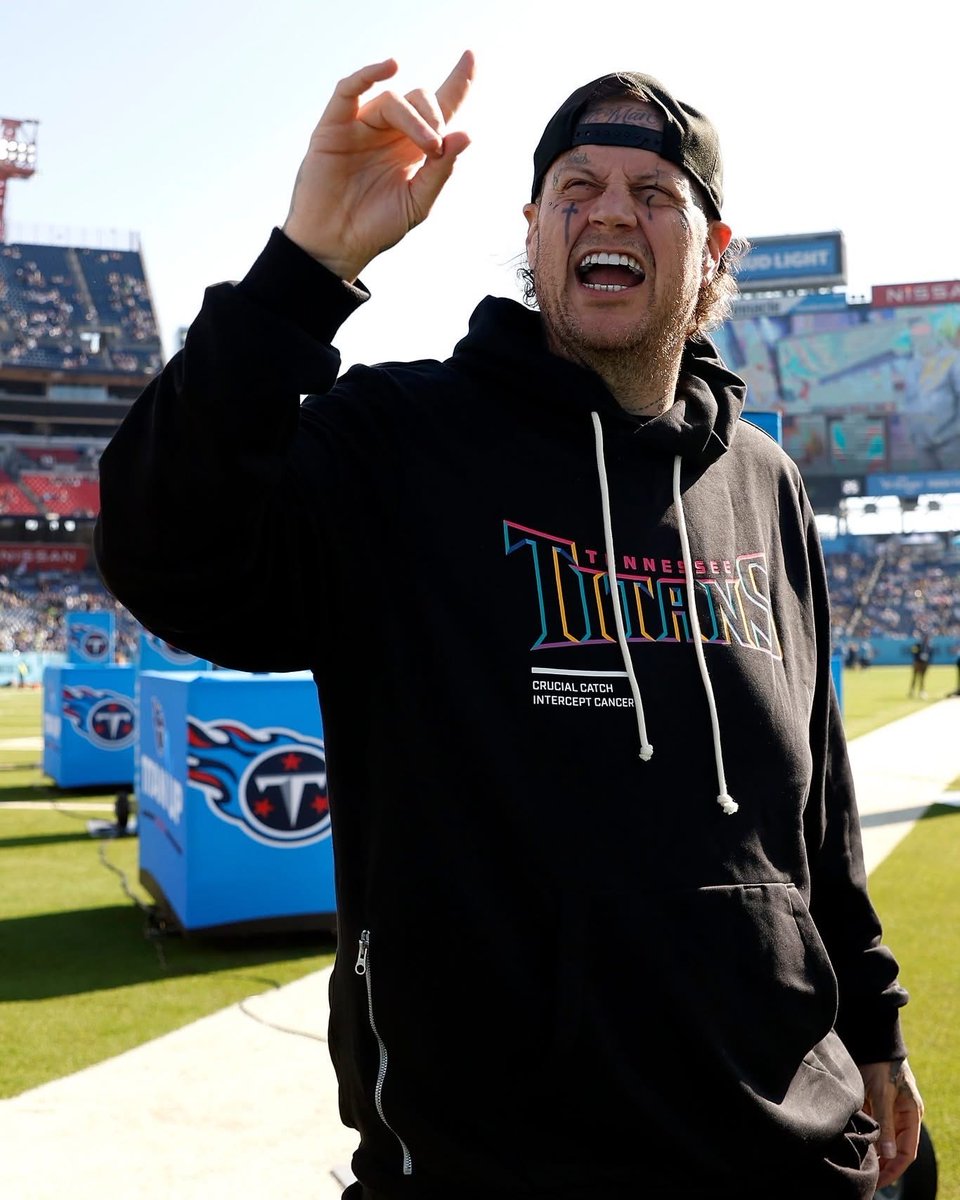 Jelly Roll looks fantastic! #jellyroll